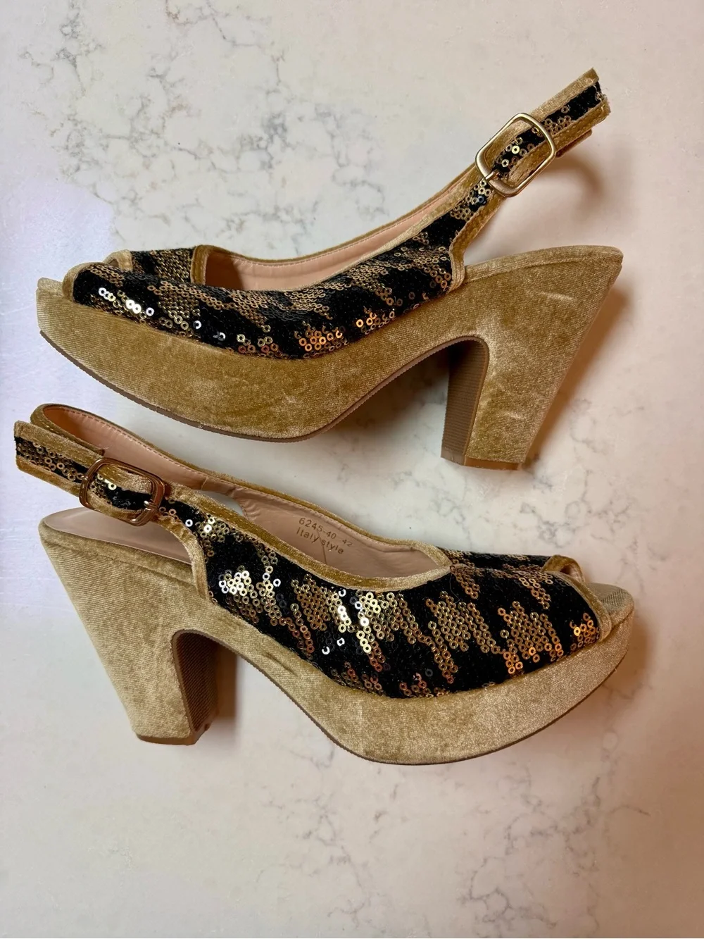 Retro pinup style golden sequin, velvet platform sling back heels size 42, US 11
